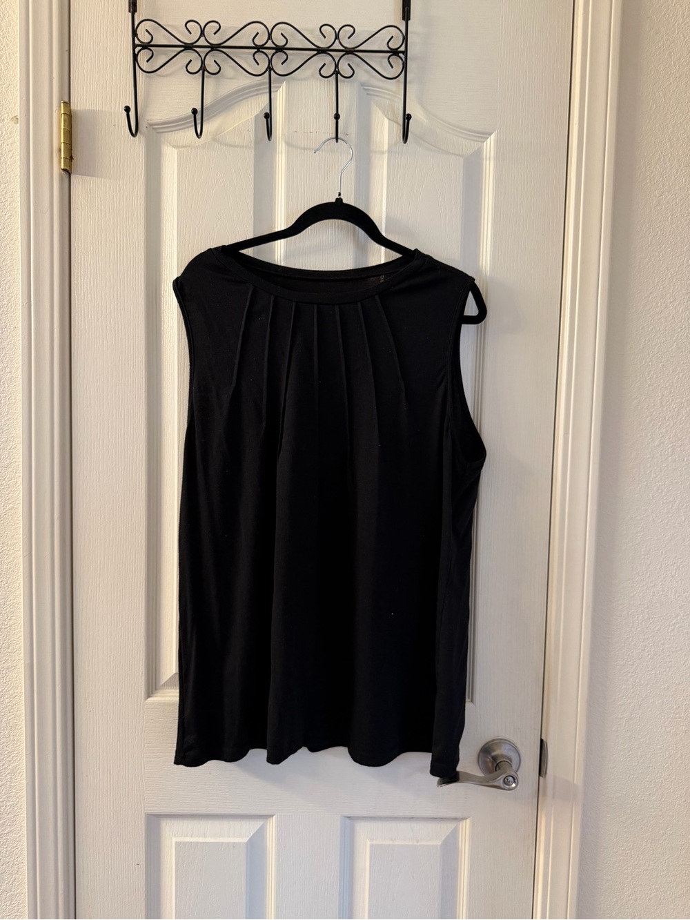Amazon Black Sleeveless Pleated Tank Top